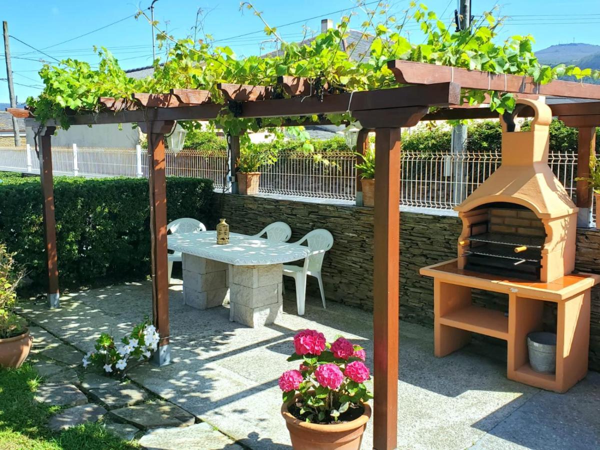 Apartamentos Turisticos Rosa Ribadeo Exterior photo
